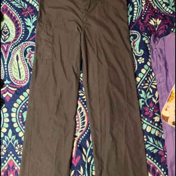 Cherokee scrub set of 4 - Picture 5 of 7